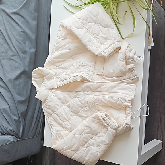 Old Navy Jackets & Blazers - Cute Quilted Packable Jacket in Cream - Travel Friendly
